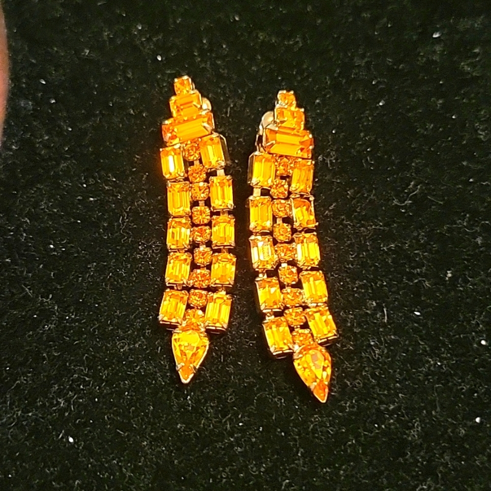 Vintage clip earrings - Picture 1 of 4